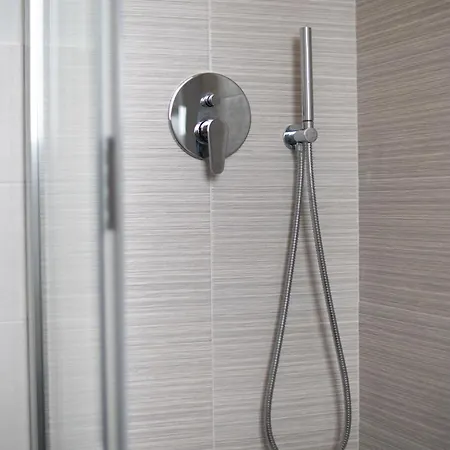 شقة Perondi ستريزا