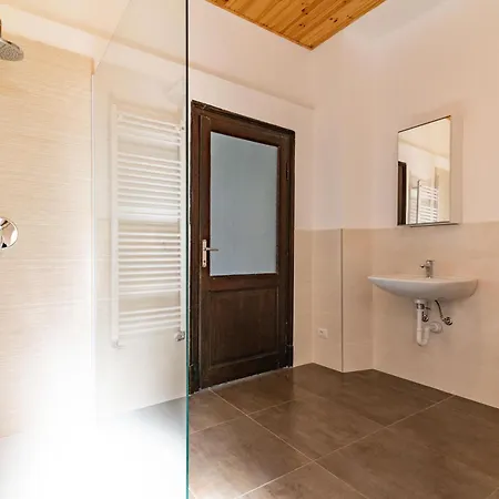 Perondi شقة ستريزا